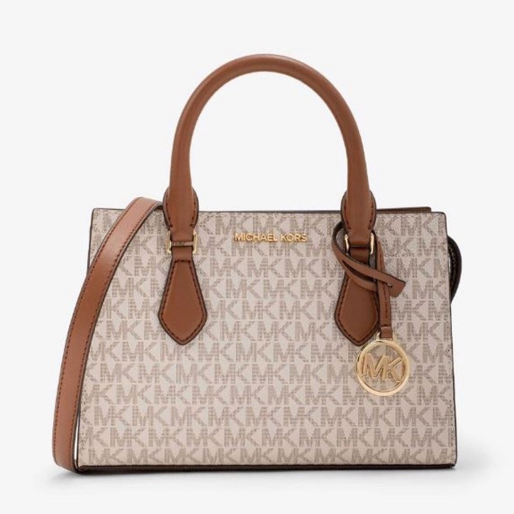 Michael Kors Small Signature Sheila Satchel Crossbody
Vanilla 
NWT